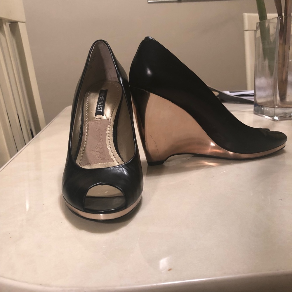 Nine West gold heel black wedge, 7.5M never worn